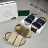 Sandalias peludas de una tira para mujer, nueva colección principios de otoño 2026, modernas y a la moda, versátiles, de suela plana, de suela suave, zapatos peludos retro