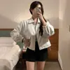 Jaqueta biker curta chic estilo coreano, simples, de corte solto, com bolsos grandes para mulheres, versátil para o outono, reduz a idade, gola lapela, jaqueta de couro PU