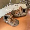 Zapatos Casuales de Invierno Nuevos 2026 para Niños con Estampado de Leopardo y Puntera de Concha, Tenis de Moda Forrados de Felpa para Niños y Niñas