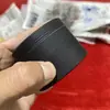 Gran Venta Molinillo de Humo de Cuatro Capas Aleación de Zinc Pintura de Goma Molinillo de Tabaco Molinillo de Humo Metálico Plano