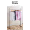 Estante de exhibición para tienda de ropa de pie de acero inoxidable plateado estante de exhibición minimalista estante isla para ropa de mujer perchero para ropa de niños