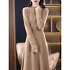 Otoño Invierno 2026 Vestido Liso de Longitud Media por Encima de la Rodilla Tejido de Punto de Cuello Semialto Vestido de Lana de Cintura Alta Capa Base Falda Larga de Corte A