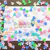 Accesorios populares para manicura de trébol artificial estilo caricatura, mini tachuelas florales de color sólido versátiles, accesorios de resina