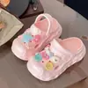 Calçado de verão para aumentar a altura, desenho animado, grosso, novo estilo, sapatos com furos, cabeça feminina, sola antiderrapante, exterior espessado, chinelos EVA, praia feminina