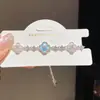 Videira de Flor Azul Gelo~Pulseira Flor de Quatro Pétalas com Zircônia 2026 Nova Pulseira Doce Luxo Leve de Alta Qualidade Versátil Joia de Mão para Mulheres