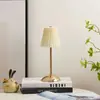 Lámpara de Mesa Recargable Plisada Nórdica Decoración de Dormitorio Atmósfera Lámpara de Mesa Moderna Simple Estilo Europeo Dormitorio Principal Luz Nocturna de Noche