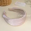 Diadema de Satén de Seda de Estilo Nuevo de Primavera con Ala Ancha 2026 Nicho Versátil para el Viaje Diario Estilo Suave de Alta Gama