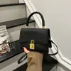 Bolsas de Alta Gama para Mujer 2026 Primavera Nuevo Estilo Bolso de Hombro para Viajes Cotidianos Moda Diseño Sencillo de Nicho Bolso de Hombro Único Cruzado
