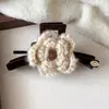 Pinza para el Cabello de Hilo Floral Color Café Suave Estilo Francés Lado A para Mujer, Pinza de Tiburón para Moño en la Parte Trasera de la Cabeza, Accesorio para el Cabello de Otoño e Invierno