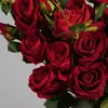 Rosa de terciopelo de tres cabezas, flores artificiales estilo INS, fabricante de decoraciones de alta gama para sala de estar, mesa de comedor, boda, flores artificiales al por mayor