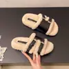 Hebilla 2026 Suela Gruesa Pantuflas de Algodón para Mujer Invierno Exteriores Pantuflas de Piel Calientes Punta Abierta Versátiles Moda Estilo Coreano Correa Única