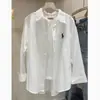 Camisa Dopamina com Bordado de Cavalinho, Camisa Branca para Mulheres, Gola Polo Estilo Coreano, Camisa Casual de Manga Longa com Proteção Solar A3360