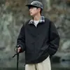Jaqueta corta-vento e impermeável de ajuste solto para primavera e outono, estilo de rua americano, design patchwork, peça de outer wear casual da moda com gola alta