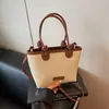 Bolsa Pequena Quadrada de Mão com Alça Única Transversal Estilo Coreano Cesta de Legumes Costura em Cor Contrastante Feminina Novo Estilo Verão 2025 Leve e Estilosa