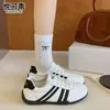 Zapatillas de entrenamiento alemanas de suela plana para mujer, nuevo modelo de otoño 2026, zapatillas deportivas casual populares