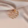 Broche Modelo Nuevo 2026 para Mujer, Broche Pequeño Antiexposición de Gama Alta, Diseño Sofisticado de Nicho, Pin de Sujeción para Ropa, Transfronterizo