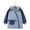 Delantal Infantil Impermeable y Resistente a la Suciedad para Otoño e Invierno para Niños y Niñas, Ropa de Abrigo, Niños Medianos y Grandes, Manga Larga, Para Usar Sobre la Ropa, Ropa de Abrigo tipo Plumífero, Ropa Protectora