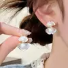 Brincos de Pérola de Concha de Nicho Design Individual Exclusivo Fofos Delicados Luxo Leve Esmalte Pingado Estilo Quente Brincos de Tarraxa Florais Femininos