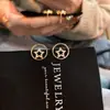 Brincos de Estrela de Cinco Pontas Circulares Vazados Microincrustados Estilo Coreano para Mulheres, Exquisitos e Modernos, Mesmo Estilo das Celebridades da Internet, Brincos Pequenos e Elegantes