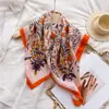 Lenço Quadrado Pequeno de Algodão e Linho com Borda Laranja e Padrão Espinha de Peixe Floral, Lenço de Cabeça com Efeito Veludo, Echarpe, Lenço de Pescoço para Proteção Solar, Lenço Feminino