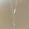 Colar de Pérolas em Formato de Coração de Luxo Leve para Mulheres, Novo Design de Nicho com Toque de Alto Padrão, Acessório de Corrente para Clavícula Super Estiloso