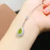 Collar Colgante Forma de Pera Gotas de Agua de Olivino Natural Tono Vibrante Base de Transmisión en Vivo Detección Colgante de Olivino Natural Caibao
