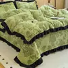 Invierno Estilo Hepburn Leche Polar Colcha Estilo Juego de Cama de Cuatro Piezas Volantes Engrosado Cálido Funda Nórdica Sábana Juego de Tres Piezas