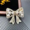 Broche Retro de Moda Sentido Avanzado Incrustado de Diamantes Corsage de Cristal Anti-deslizante Pin Hebilla Fija Accesorios para Ropa Hebilla de Aleación