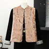 O look de outono da mamãe: um conjunto de três peças apresentando um colete de veludo dourado, novo estilo 2026, projetado para mulheres de meia-idade e idosas, um top de estilo chinês tradicional para primavera e outono