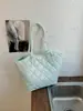 Bolsa Tote Couro Cera Retrô Transfronteiriça Nova Moda Feminina Padrão Diamante para o Dia a Dia Bolsa de Ombro Único Grande Capacidade Versátil Bolsa de Axila