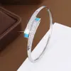 Pulseira Nova Estilo Luxo Leve Quadrada com Zircônia Sintética Incrustada, Pulseira de Cobre Puro Galvanizado de Alta Qualidade, Atacado de Joias de Fábrica