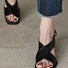 Sapatos de Salto Alto para Mulheres 2026 Verão Novo Estilo Francês Sandálias Abertas na Ponta com Tiras Cruzadas Elásticas Pretas Salto Bloco Macio Bico Quadrado