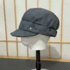 Gorra de pico de pato plisada estilo outdoor para mujer, sombrero holgado de algodón y lino, sombrero de pintor de nicho, casual y versátil, sombrero ecuestre para estilizar el rostro