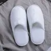 [Pantuflas Desechables para Niños] Específicas de Hotel, Específicas de Posada, Hospitalidad en el Hogar, Uso en Viajes, Zapatos de Algodón Engrosados Antideslizantes para Niños