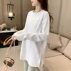 Camiseta blanca de terciopelo de manga larga de longitud media para mujer, holgada y estilizada, adecuada para primavera, otoño e invierno, se puede usar como capa base o como top que cubre los glúteos