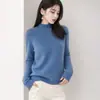 Atacado transfronteiriço de suéteres elegantes de gola alta média novos para outono e inverno para mulheres, blusas de tricô simples, camisas básicas de manga longa estilo coreano, da moda
