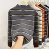 Suéter de Punto a Rayas Color Block Estilo Británico para Mujer Moda Otoño/Invierno 2025 Camisa Base de Botones a la Moda con Cuello Semi Alto Top Ajustado
