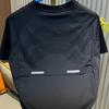Camiseta de manga corta para hombre, marca de moda de verano, suelta, de cinco puntos, nueva camiseta de Internet 2025, popular, de tendencia, sencilla y combinable.