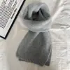 Bufanda de punto versátil de alta gama estilo coreano para mujer, creando una atmósfera invernal acogedora con su color liso, diseño simple, textura suave, calidez y estilo relajado; también apto para hombres