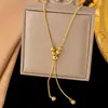 [Collar de Acero de Titanio Dorado + Color Acero] Moda de Lujo Ligero para Mujer El Más Fácil de Combinar Cadena para Clavícula Collar de Amor de Nicho de Gama Alta