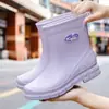 Botas de lluvia para mujer estilo coreano caña media-baja moda simple caña corta forro polar cómodo impermeable para lavar el coche cocina zapatos de goma para agua venta al por mayor
