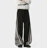Pantalones de Chándal Retro Americanos a Rayas Tipo Cimitarra para Hombre, Caídos, Relajados, Sueltos de Pierna Ancha, Versátiles Pantalones Casuales Largos