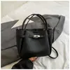Bolso de Mujer Nuevo Super Popular 2025 con Patrón de Lichi y Acabado de Alta Gama, Versátil para el Trabajo Diario, Bolso de Mano para Otoño e Invierno, Bolso de Hombro y Cruzado
