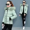 Nova Jaqueta Curta de Algodão Transfronteiriça de Comércio Exterior para Mulheres, Casaco de Inverno, Slim Fit, Acolchoada, Tamanho Grande, Jaqueta Curta de Algodão Petite