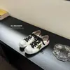 Zapatos deportivos casuales de dos capas de cuero genuino desgastado, pequeños, sucios, 2026, nuevos, con lentejuelas de estrella, versátiles, para aumentar la altura interior, zapatillas blancas para mujer