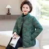 Nuevo abrigo de algodón de invierno elegante para mujeres de mediana edad y mayores, engrosado y cálido, moderno y rejuvenecedor, de corte holgado, prenda exterior de algodón