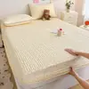 Juego de tres piezas de sábana bajera acolchada Clase A cubierta completa de colchón protector de cama para dormitorio de estudiante