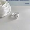 Anel Feminino Elegante e Fashion com Toque de Luxo, Acabamento Escovado, Anel para Dedo Indicador, Estilo Minimalista de Luxo Leve