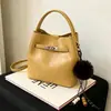 Bolso de hombro retro de nicho transfronterizo para mujer, nuevo bolso cruzado de moda otoño 2026, bolso tipo cubo tote elegante y moderno