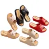 Verano 2025 nuevas zapatillas de mujer moda hogar baño reemplazo sandalias y zapatillas antideslizantes para mujer zapatillas resistentes al desgaste damas